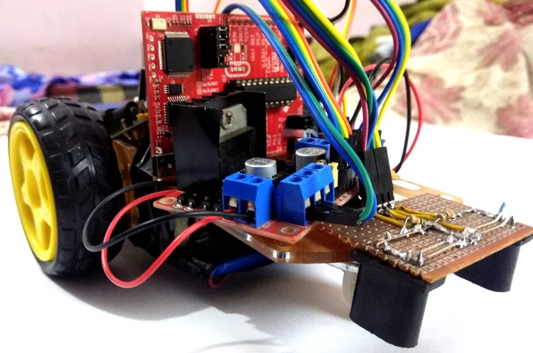 MSP4320 Line-Following Maze Robot